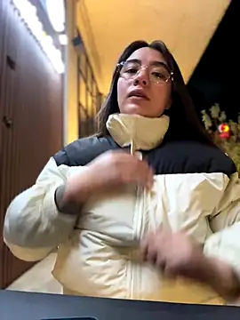 vaneelee online show from 11/12/25, 03:54