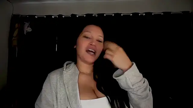 Snapshot of MarcellaGriffin chatting on 10/20/25, 09:37 MarcellaGriffin online show from 10/20/25, 09:37