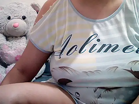 Snapshot of ur_ladyboy_fantasy chatting on 12/14/25, 02:40 ur ladyboy fantasy online show from 12/14/25, 02:40