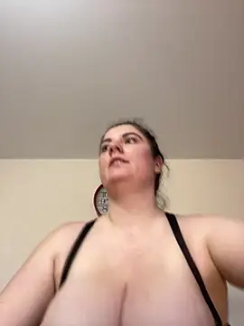 Snapshot of alisiaparril chatting on 03/18/25, 10:39 alisiaparril online show from 03/18/25, 10:39