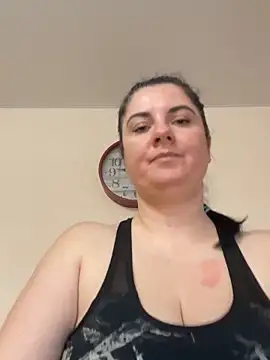 Snapshot of alisiaparril chatting on 03/18/25, 07:01 alisiaparril online show from 03/18/25, 07:01
