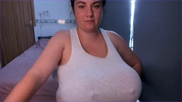 alisiaparril online show from 10/23/25, 04:22