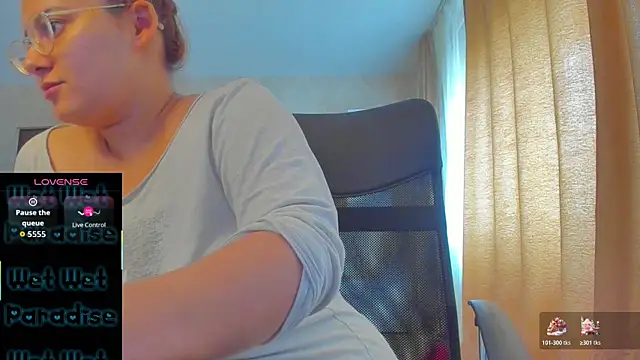 hot evil queen online show from 11/13/25, 10:08