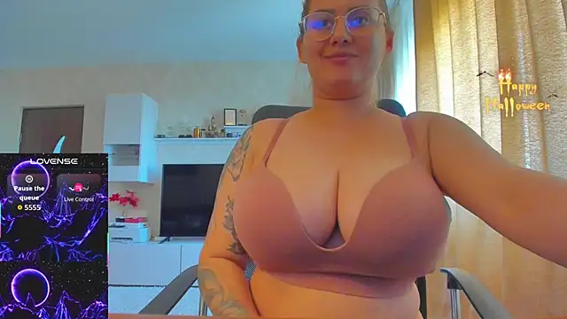 hot evil queen online show from 10/21/25, 10:36