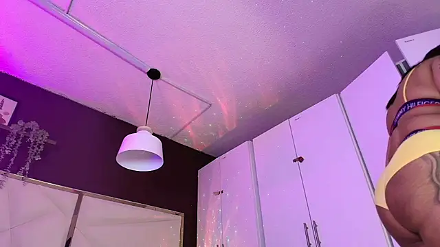 Inndrahot online show from 11/14/25, 03:32