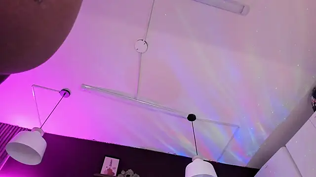 Inndrahot online show from 12/05/25, 04:00