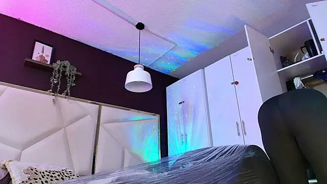 Inndrahot online show from 11/02/25, 04:17