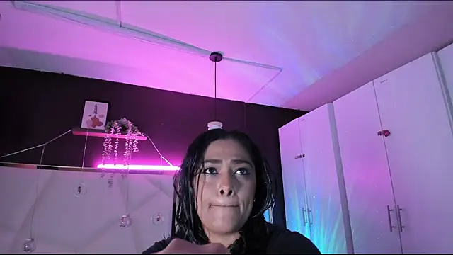 Inndrahot online show from 12/16/25, 03:44