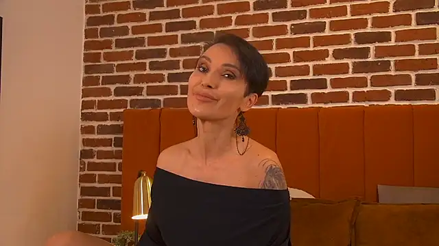 Snapshot of Mellisandre chatting on 11/16/25, 06:23 Mellisandre online show from 11/16/25, 06:23