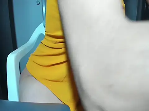 Angelchezcka online show from 11/14/25, 11:47