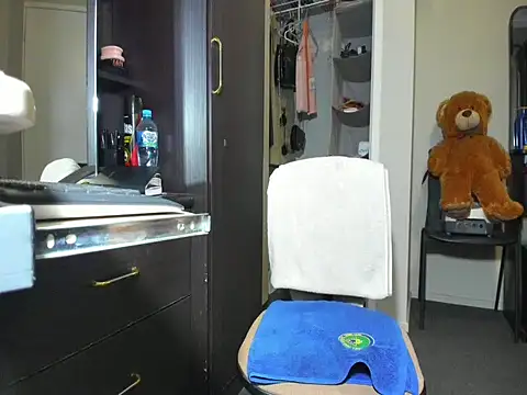 Angelchezcka online show from 04/07/26, 06:48