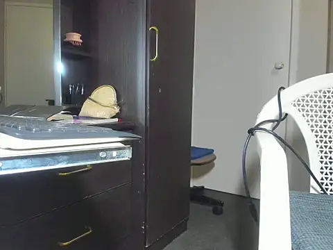 Snapshot of Angelchezcka chatting on 07/04/26, 12:32 Angelchezcka online show from 07/04/26, 12:32