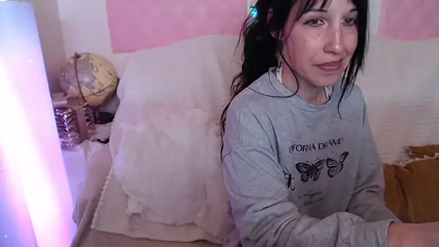 Snapshot of -carla- chatting on 05/08/26, 05:22 -carla- online show from 05/08/26, 05:22