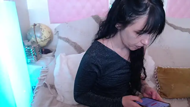 Snapshot of -carla- chatting on 05/01/26, 06:18 -carla- online show from 05/01/26, 06:18