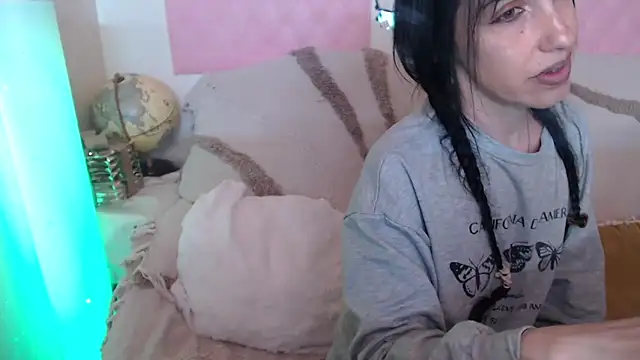 Snapshot of -carla- chatting on 04/30/26, 05:58 -carla- online show from 04/30/26, 05:58