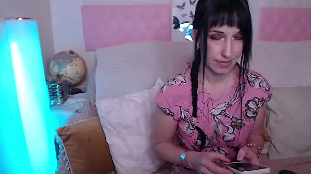 -carla- online show from 11/11/25, 06:08