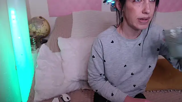 -carla- online show from 10/31/25, 06:21