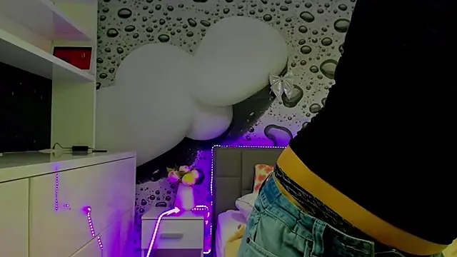 AlmaFancy online show from 04/03/26, 05:25