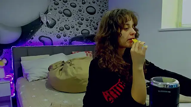 AlmaFancy online show from 04/09/26, 05:31