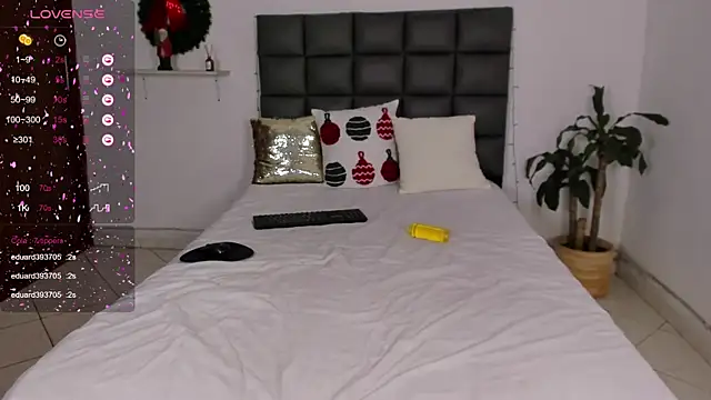 Snapshot of sophia_clark1 chatting on 12/29/24, 11:39 sophia clark1 online show from 12/29/24, 11:39