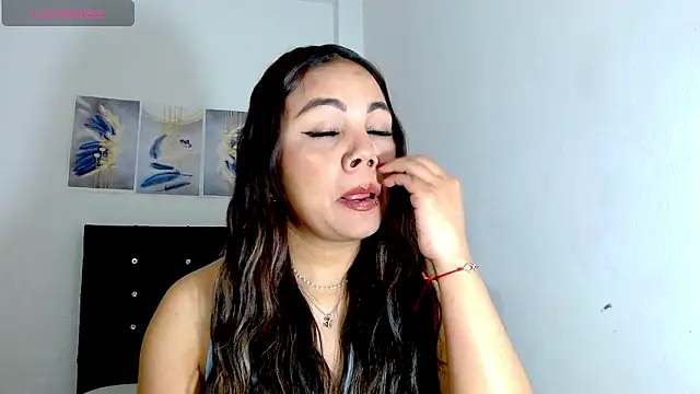 Kylie loveee online show from 11/28/25, 02:06