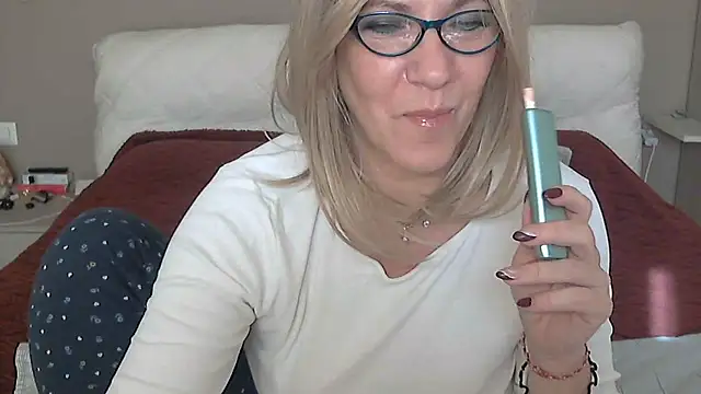 Snapshot of -K-- chatting on 01/17/26, 10:19 -K-- online show from 01/17/26, 10:19