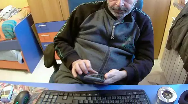 Snapshot of Tango128 chatting on 12/21/24, 07:13 Tango128 online show from 12/21/24, 07:13