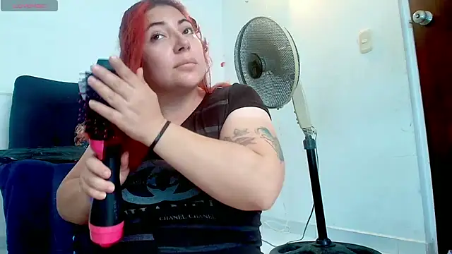 Snapshot of abigail_curvy chatting on 10/23/25, 01:54 abigail curvy online show from 10/23/25, 01:54