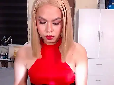 Snapshot of MistressLuna1 chatting on 02/28/25, 10:17 MistressLuna1 online show from 02/28/25, 10:17