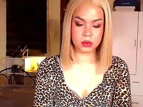 Snapshot of MistressLuna1 chatting on 03/20/25, 07:04 MistressLuna1 online show from 03/20/25, 07:04
