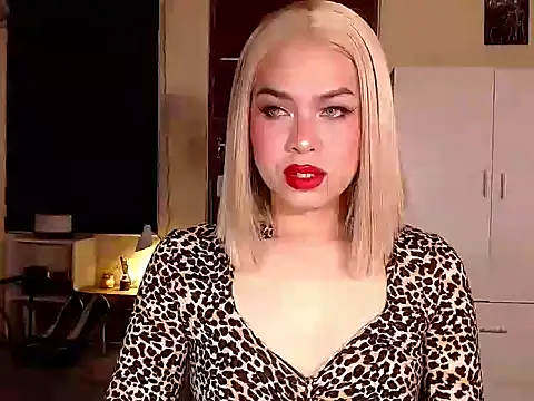 Snapshot of MistressLuna1 chatting on 03/22/25, 09:21 MistressLuna1 online show from 03/22/25, 09:21