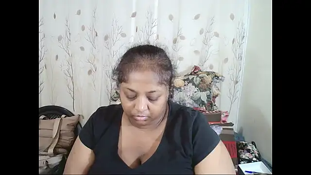 Snapshot of Indiantasha chatting on 06/17/26, 03:55 Indiantasha online show from 06/17/26, 03:55