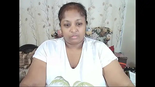 Snapshot of Indiantasha chatting on 06/08/26, 04:29 Indiantasha online show from 06/08/26, 04:29