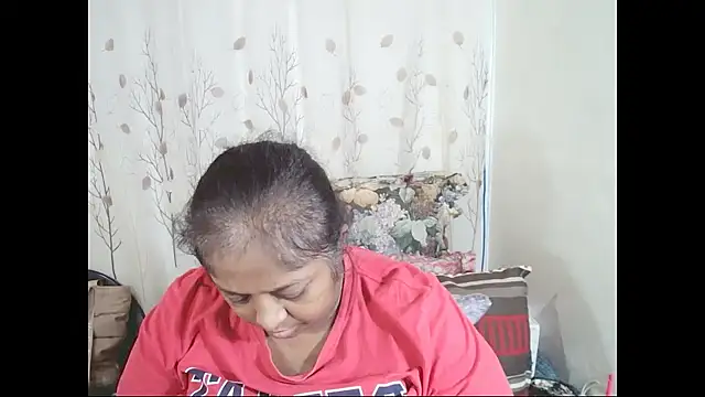 Snapshot of Indiantasha chatting on 06/18/26, 04:45 Indiantasha online show from 06/18/26, 04:45