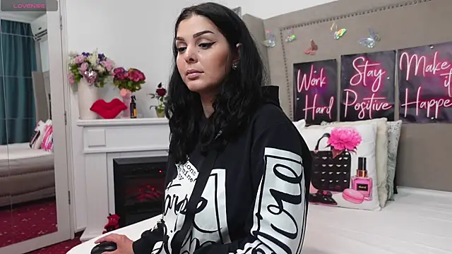Snapshot of LexyRene chatting on 05/03/26, 11:37 LexyRene online show from 05/03/26, 11:37