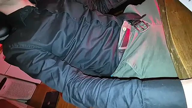 -luckybong- online show from 01/13/25, 05:02