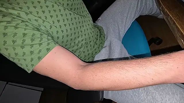 -luckybong- online show from 12/13/24, 10:02