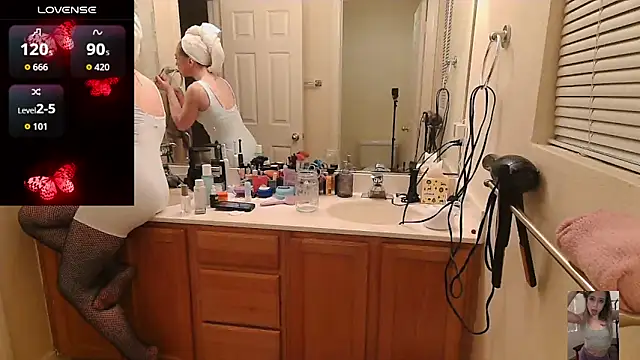 Snapshot of Blondiewithanass chatting on 02/28/26, 03:06 Blondiewithanass online show from 02/28/26, 03:06