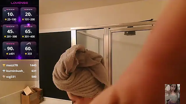 Snapshot of Blondiewithanass chatting on 11/12/25, 09:29 Blondiewithanass online show from 11/12/25, 09:29