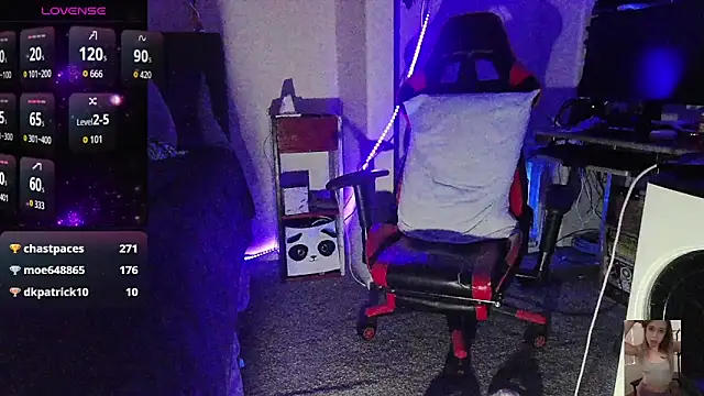 Snapshot of Blondiewithanass chatting on 01/17/26, 05:05 Blondiewithanass online show from 01/17/26, 05:05