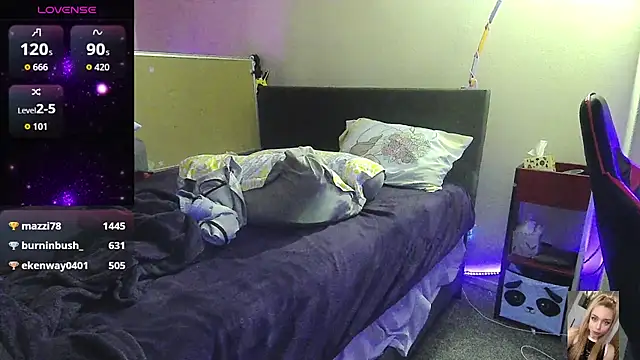 Snapshot of Blondiewithanass chatting on 11/05/25, 02:03 Blondiewithanass online show from 11/05/25, 02:03