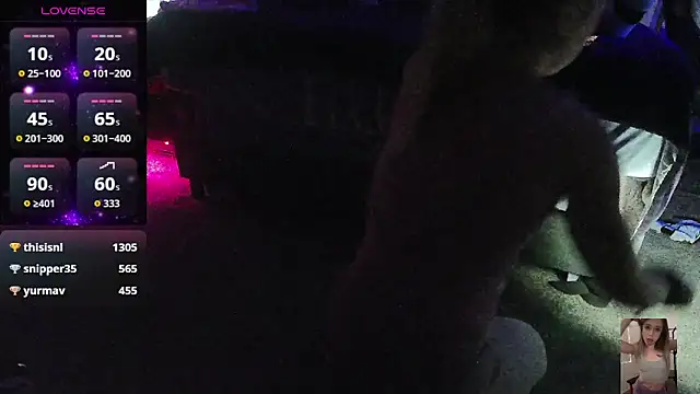 Snapshot of Blondiewithanass chatting on 11/29/25, 01:33 Blondiewithanass online show from 11/29/25, 01:33