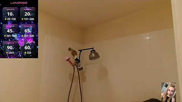 Snapshot of Blondiewithanass chatting on 02/05/26, 03:35 Blondiewithanass online show from 02/05/26, 03:35