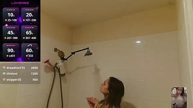 Snapshot of Blondiewithanass chatting on 12/04/25, 12:31 Blondiewithanass online show from 12/04/25, 12:31