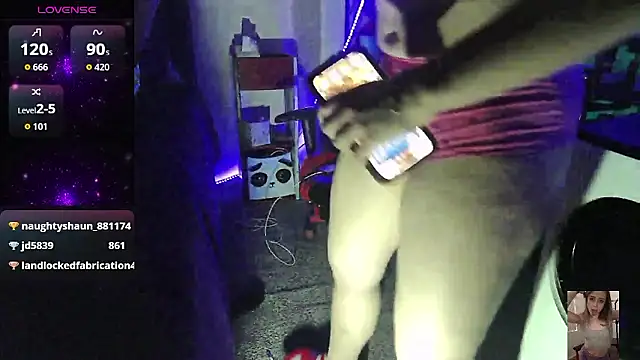 Snapshot of Blondiewithanass chatting on 01/13/26, 05:06 Blondiewithanass online show from 01/13/26, 05:06