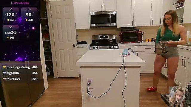 Snapshot of Blondiewithanass chatting on 10/29/25, 01:48 Blondiewithanass online show from 10/29/25, 01:48