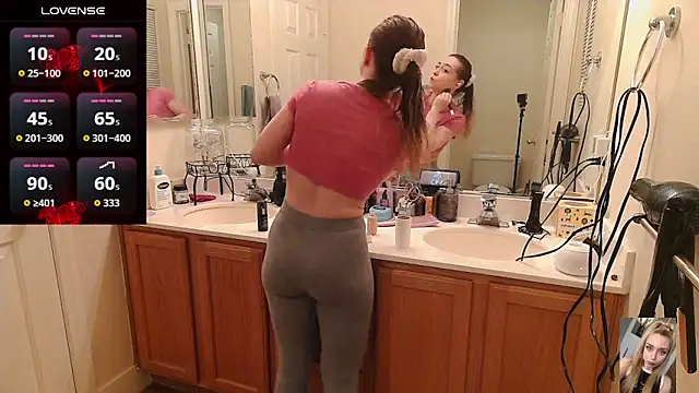 Snapshot of Blondiewithanass chatting on 03/02/26, 04:02 Blondiewithanass online show from 03/02/26, 04:02