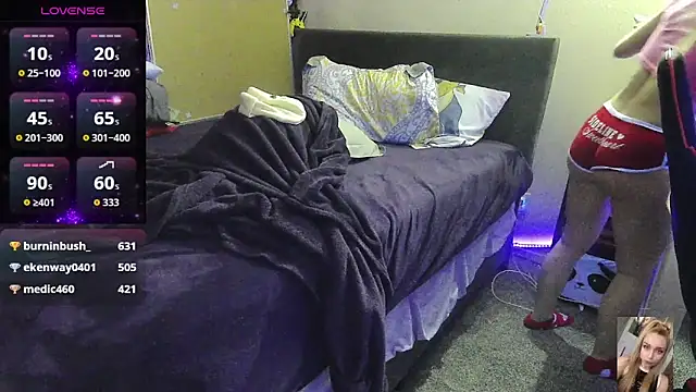 Snapshot of Blondiewithanass chatting on 11/04/25, 01:31 Blondiewithanass online show from 11/04/25, 01:31