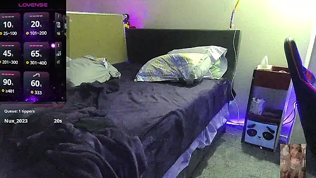 Snapshot of Blondiewithanass chatting on 11/26/25, 04:01 Blondiewithanass online show from 11/26/25, 04:01