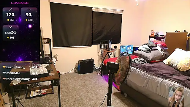 Snapshot of Blondiewithanass chatting on 11/02/25, 12:48 Blondiewithanass online show from 11/02/25, 12:48